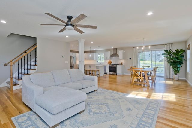 14 Wellfleet, Wilbraham, MA 01095