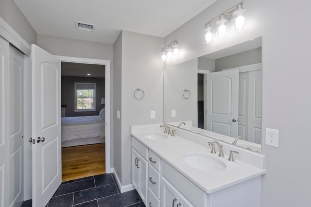 14 Wellfleet, Wilbraham, MA 01095