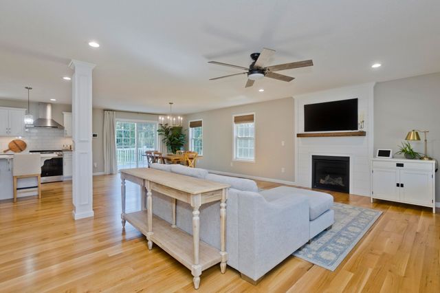14 Wellfleet, Wilbraham, MA 01095