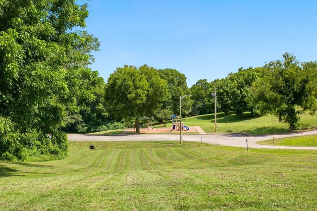 411 E 10th St, Columbia, TN 38401