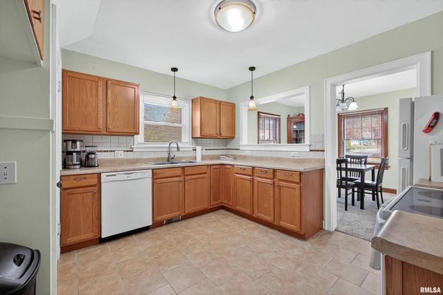 803 HOLMES Street, Bettendorf, IA 52722