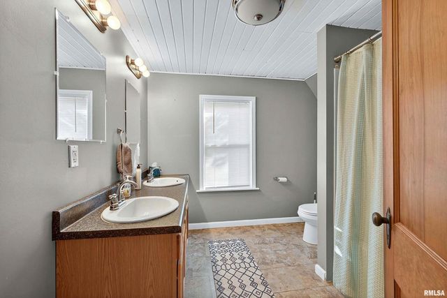 803 HOLMES Street, Bettendorf, IA 52722