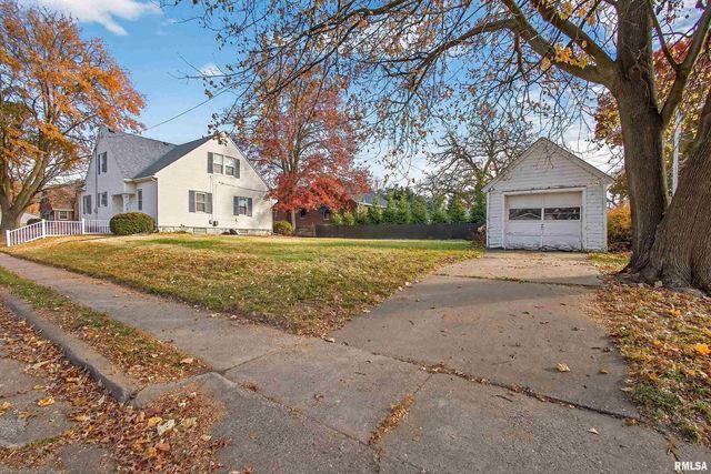 803 HOLMES Street, Bettendorf, IA 52722