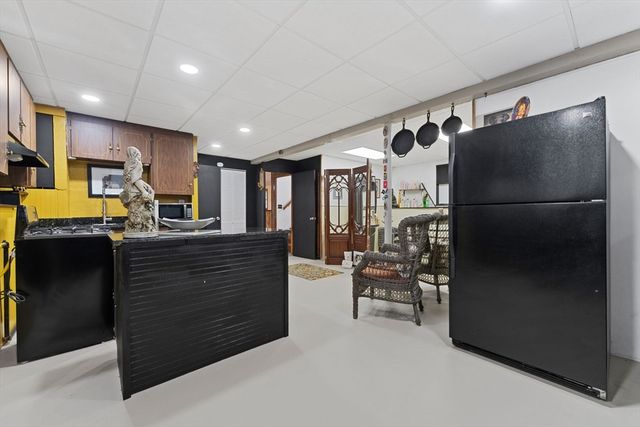 9 Karen Ln, Abington, MA 02351