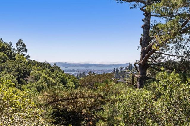 5899 5899 Westover Dr, Oakland, CA 94611