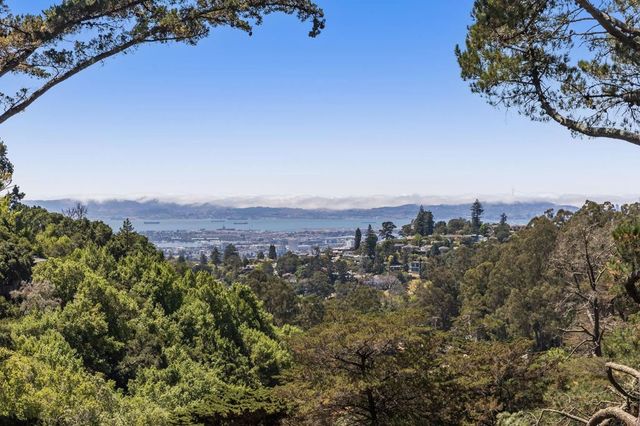 5899 5899 Westover Dr, Oakland, CA 94611