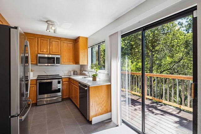 5899 5899 Westover Dr, Oakland, CA 94611