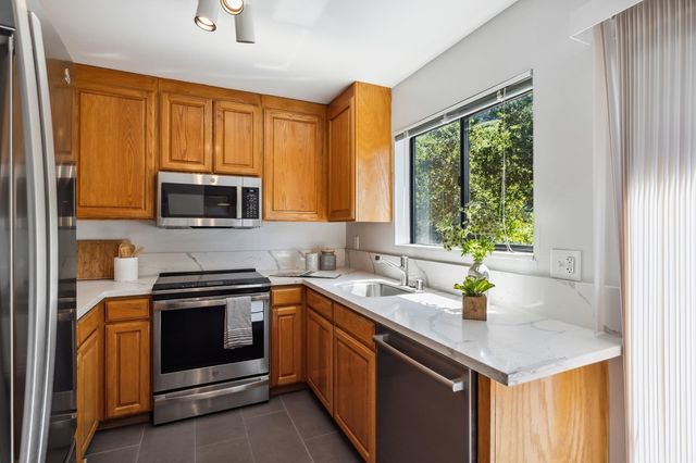 5899 5899 Westover Dr, Oakland, CA 94611