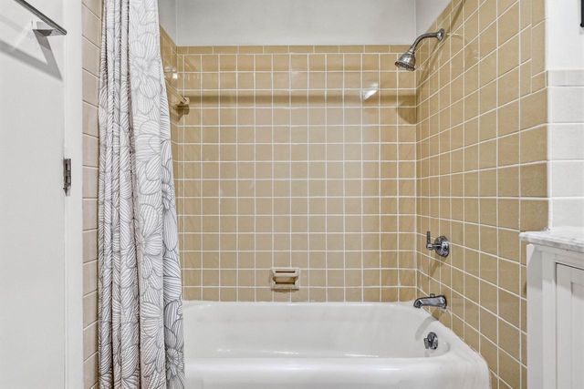 219 Heidel ROAD, Thiensville, WI 53092