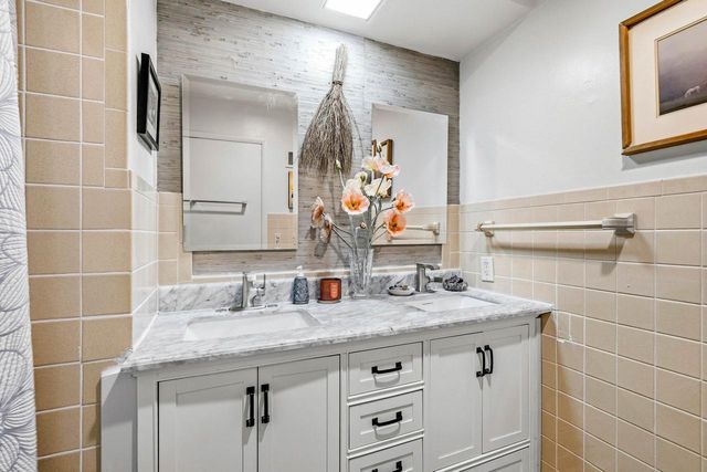 219 Heidel ROAD, Thiensville, WI 53092