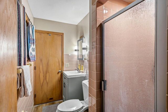 219 Heidel ROAD, Thiensville, WI 53092