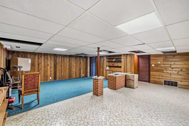 219 Heidel ROAD, Thiensville, WI 53092