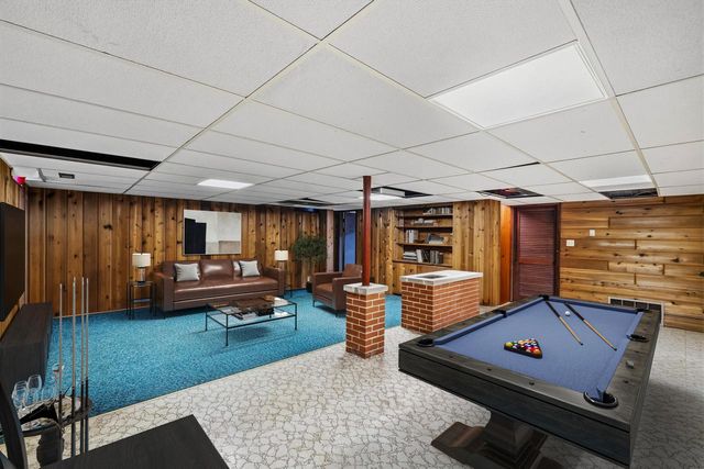 219 Heidel ROAD, Thiensville, WI 53092