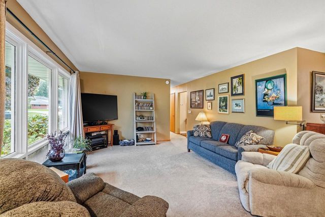 219 Heidel ROAD, Thiensville, WI 53092