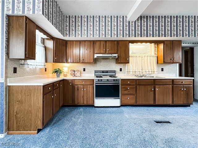 905 W 4th Street, Williamstown, WV 26187