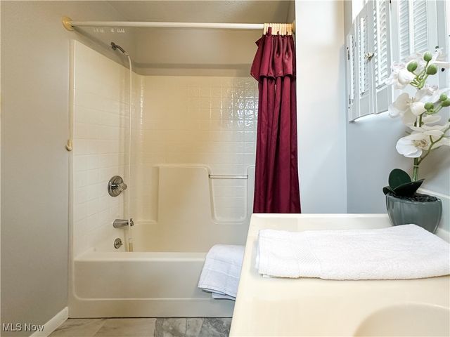 905 W 4th Street, Williamstown, WV 26187