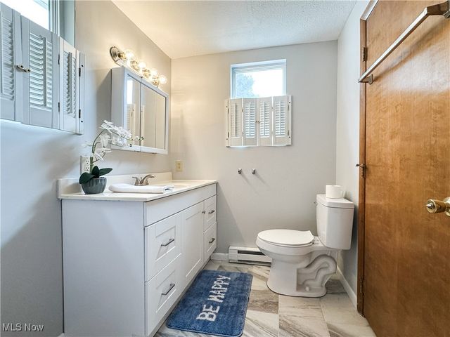 905 W 4th Street, Williamstown, WV 26187