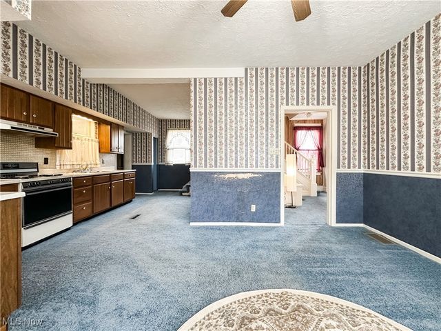 905 W 4th Street, Williamstown, WV 26187