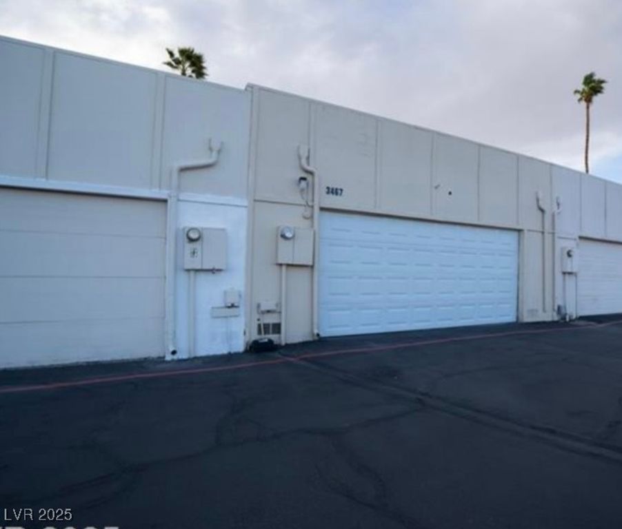 Image 2 of property listing at 3467 Garden East Drive, Las Vegas, NV 89121