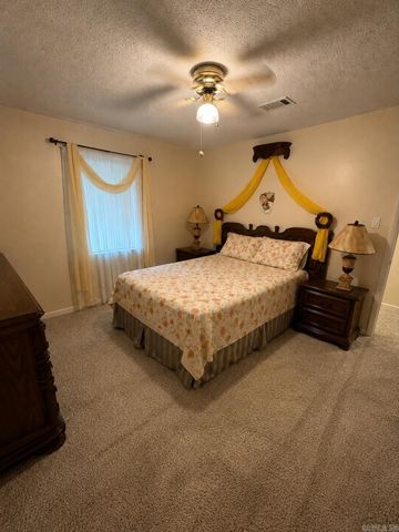 12 Sycamore Dr, Conway, AR 72032
