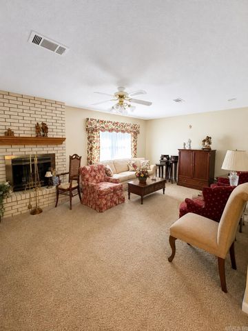 12 Sycamore Dr, Conway, AR 72032
