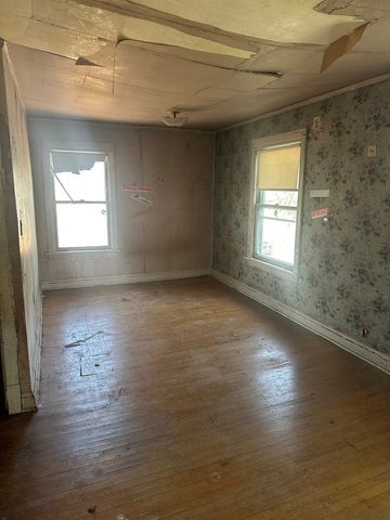 5901 W Berenice Avenue, Chicago, IL 60634