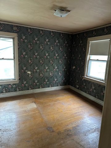 5901 W Berenice Avenue, Chicago, IL 60634