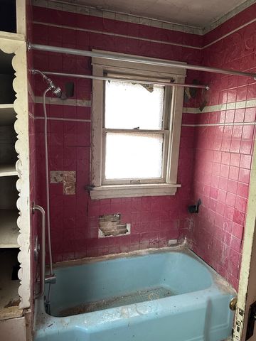 5901 W Berenice Avenue, Chicago, IL 60634