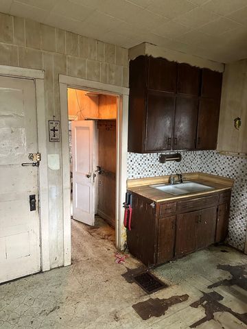 5901 W Berenice Avenue, Chicago, IL 60634