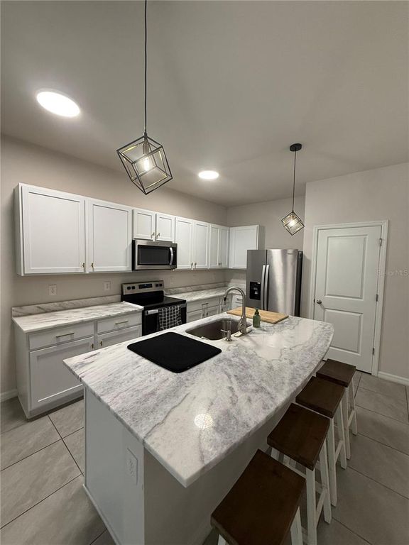 Image 11 of property listing at 4015 BLUE BANKS LANE, Bradenton, FL 34208