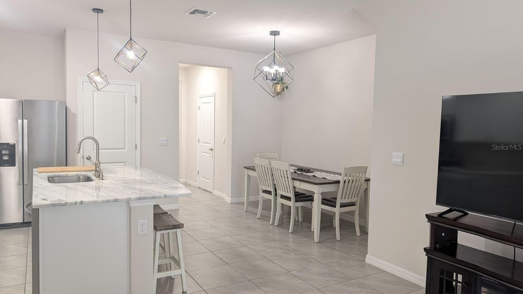 Image 15 of property listing at 4015 BLUE BANKS LANE, Bradenton, FL 34208