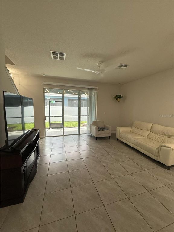 Image 16 of property listing at 4015 BLUE BANKS LANE, Bradenton, FL 34208