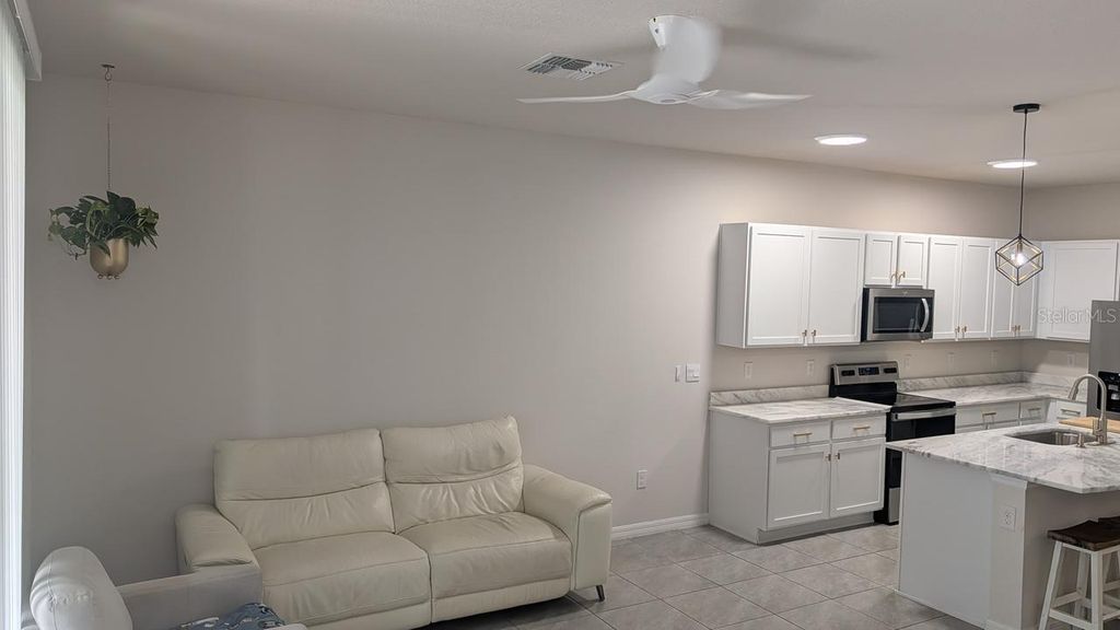 Image 18 of property listing at 4015 BLUE BANKS LANE, Bradenton, FL 34208