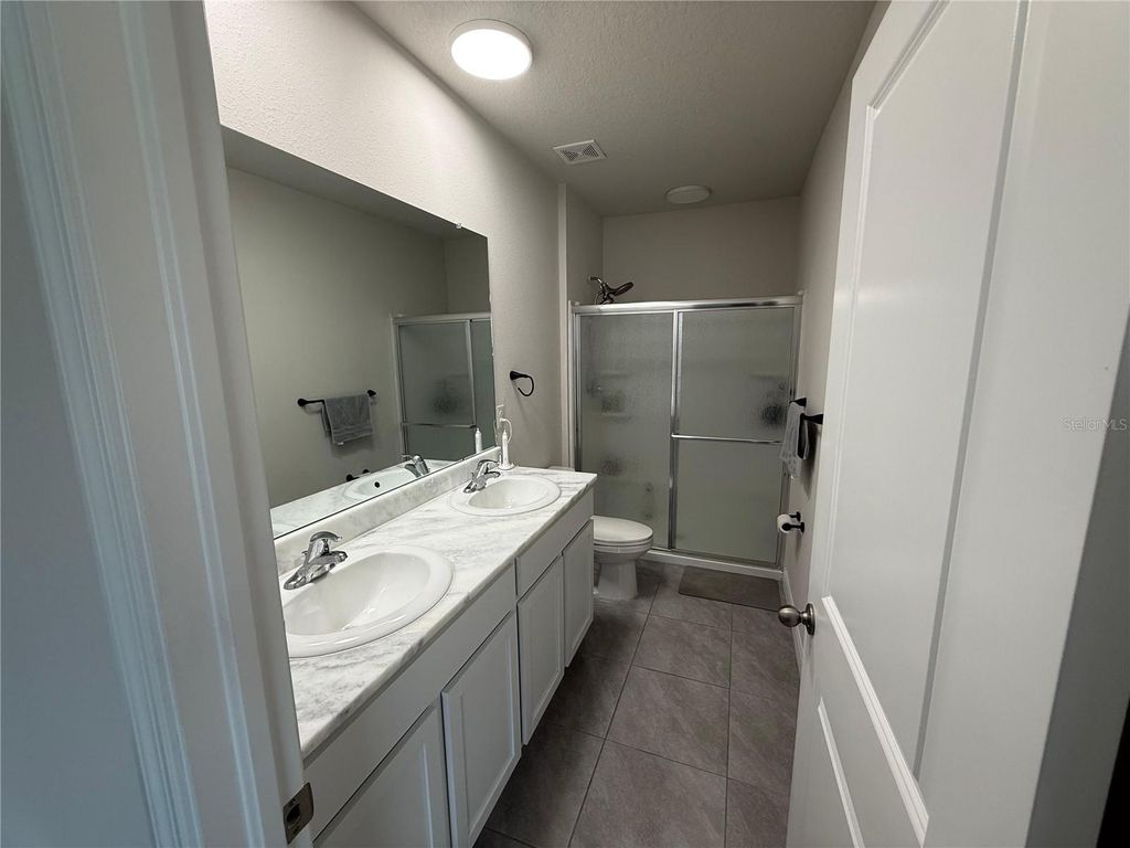 Image 28 of property listing at 4015 BLUE BANKS LANE, Bradenton, FL 34208