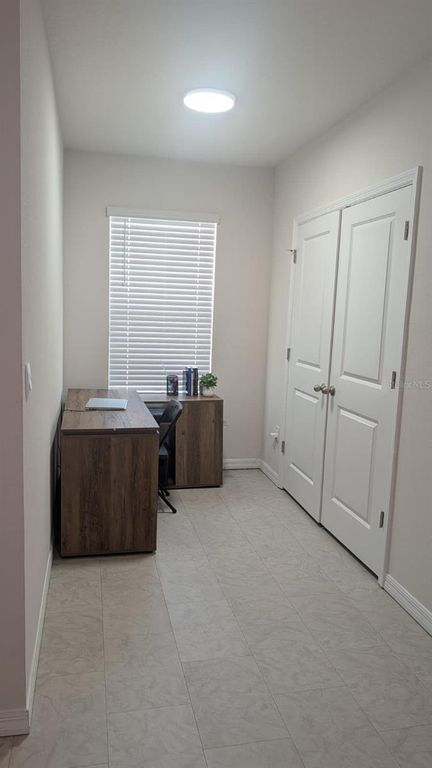 Image 38 of property listing at 4015 BLUE BANKS LANE, Bradenton, FL 34208