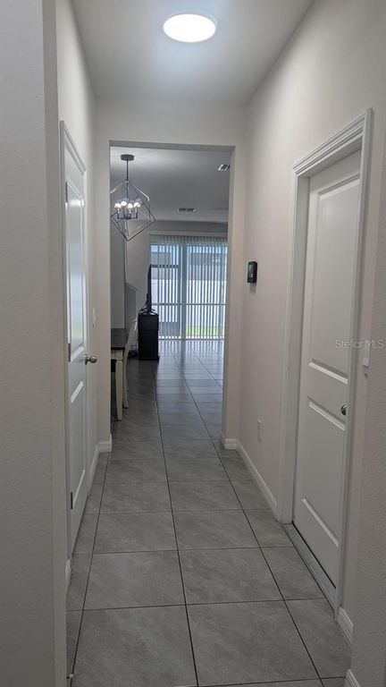 Image 5 of property listing at 4015 BLUE BANKS LANE, Bradenton, FL 34208