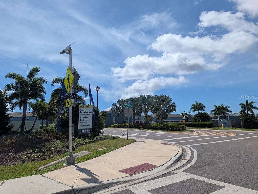 Image 50 of property listing at 4015 BLUE BANKS LANE, Bradenton, FL 34208