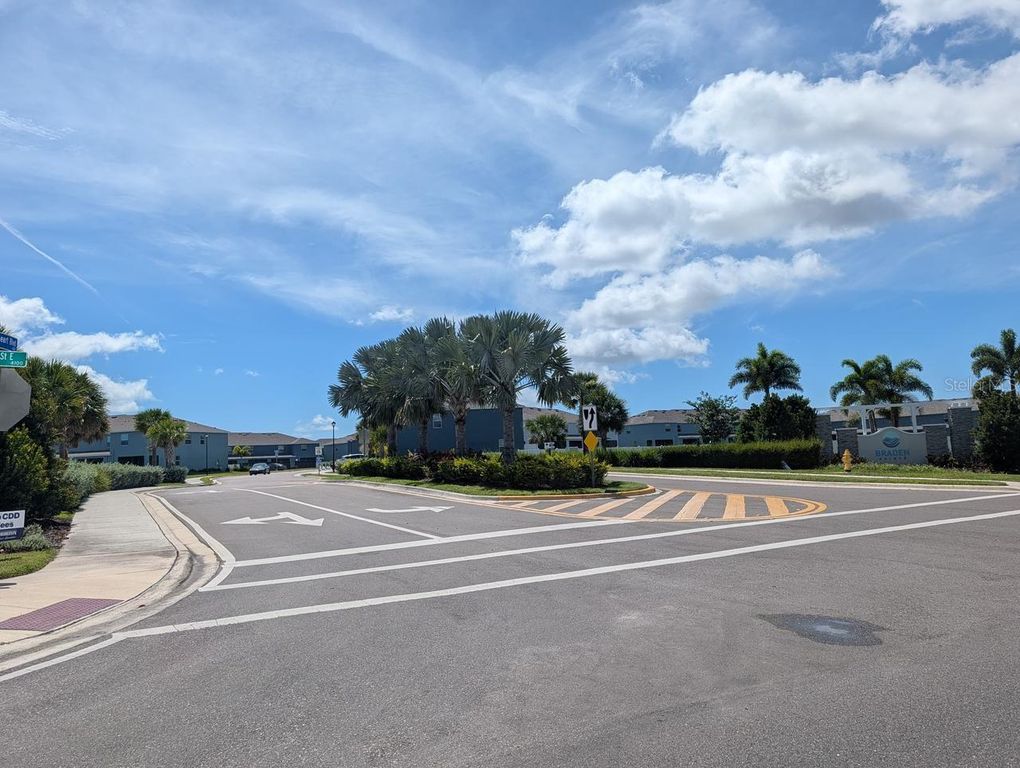 Image 51 of property listing at 4015 BLUE BANKS LANE, Bradenton, FL 34208