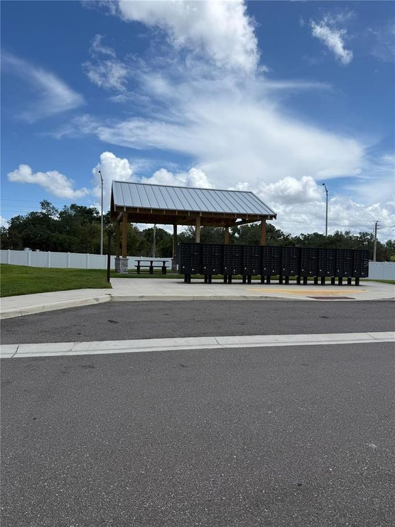 Image 60 of property listing at 4015 BLUE BANKS LANE, Bradenton, FL 34208