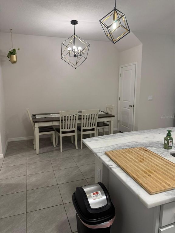 Image 8 of property listing at 4015 BLUE BANKS LANE, Bradenton, FL 34208