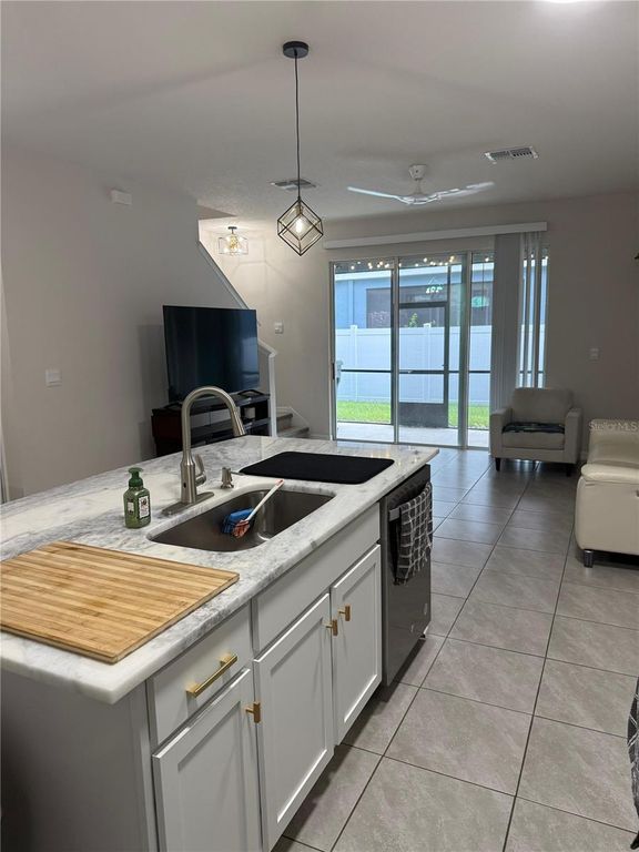 Image 9 of property listing at 4015 BLUE BANKS LANE, Bradenton, FL 34208