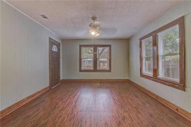 607 E 15th ST, Georgetown, TX 78626