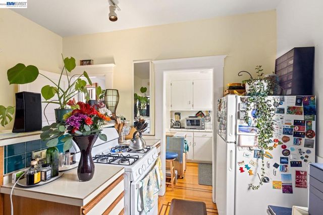 1527 8th St, Alameda, CA 94501