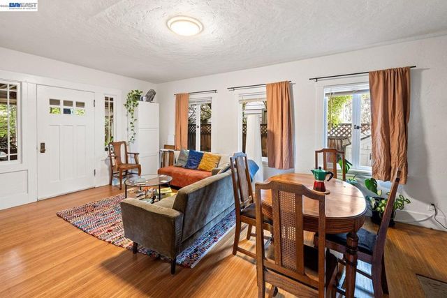 1527 8th St, Alameda, CA 94501