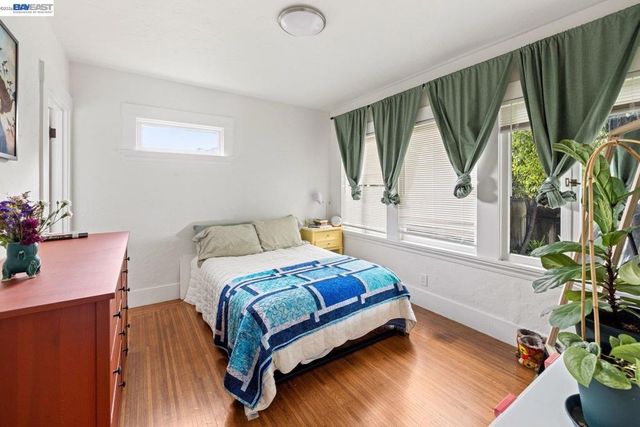 1527 8th St, Alameda, CA 94501