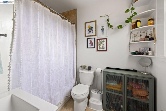 1527 8th St, Alameda, CA 94501