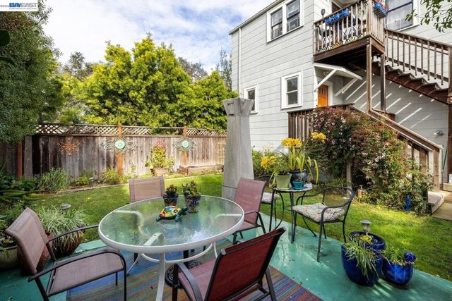 1527 8th St, Alameda, CA 94501