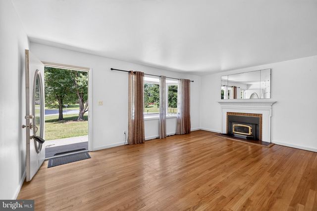 5611 PARK DR, Bowie, MD 20715