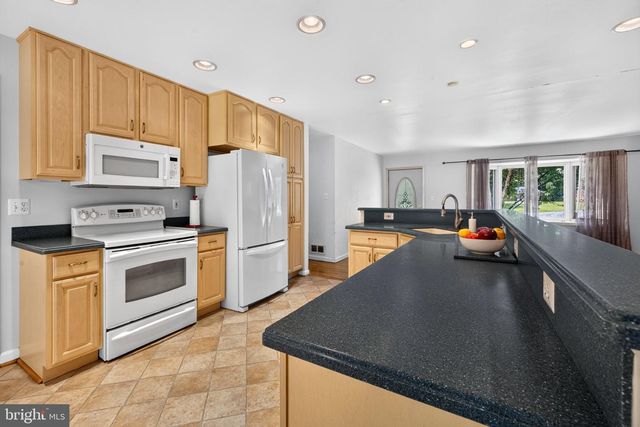 5611 PARK DR, Bowie, MD 20715