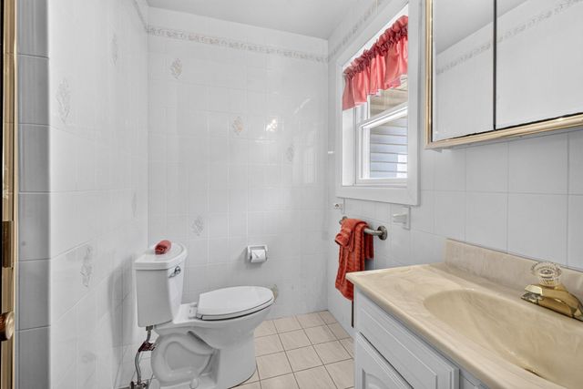 5611 PARK DR, Bowie, MD 20715